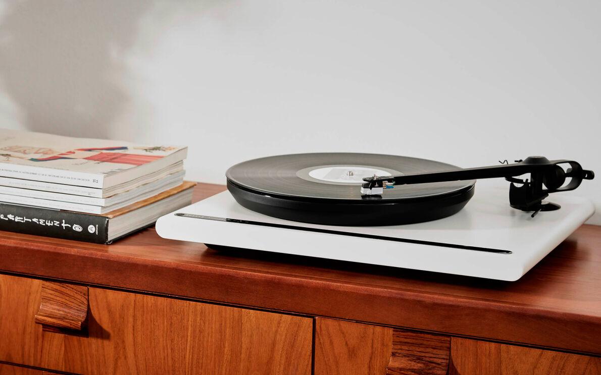  ,    -Roksan Attessa Turntable